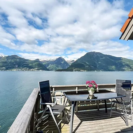 Holiday Home Leikanger *